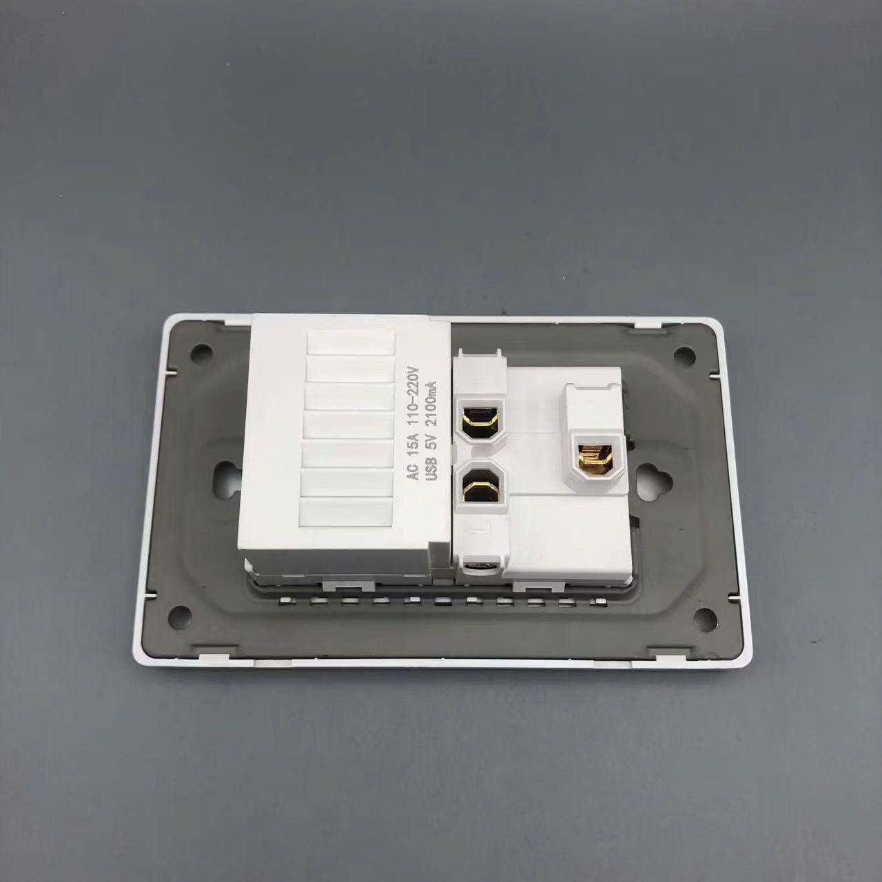 Ổ cắm điện tích hợp sạc nhanh